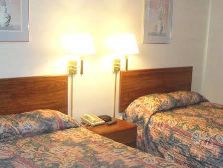Budget Inn Ontario オンタリオ・センター エクステリア 写真